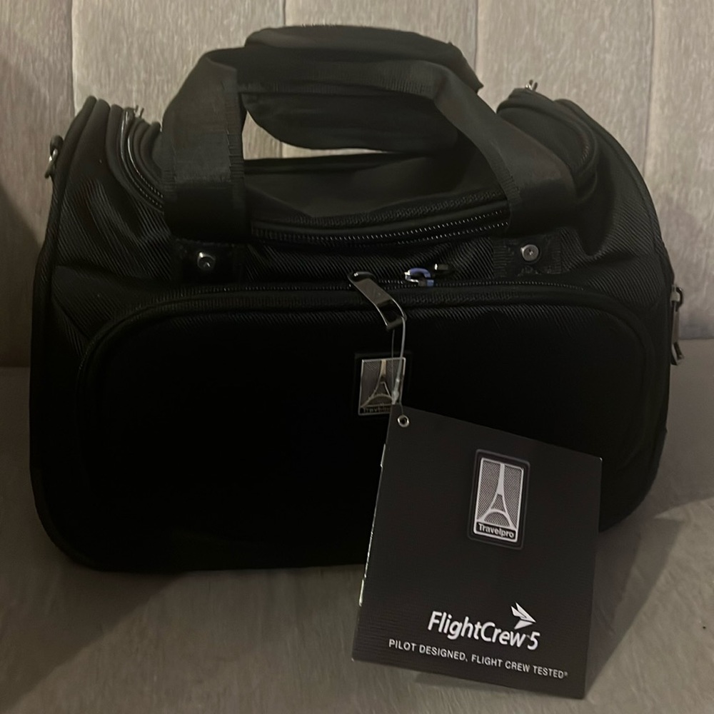 Travel pro flight crew tote